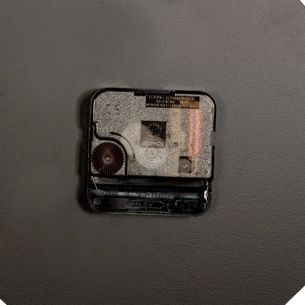 Brand new π 28" Black Metal Contemporary Wall Clock by Ivory and Iris π 7 Brand new π 28" Black Metal Contemporary Wall Clock by Ivory and Iris π - Image 7